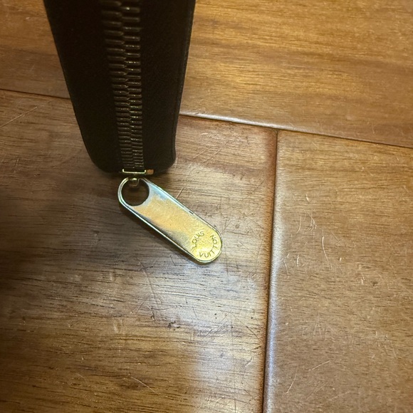 Louis Vuitton Zippy Monogrammed Wallet - Authenic - Picture 7 of 8